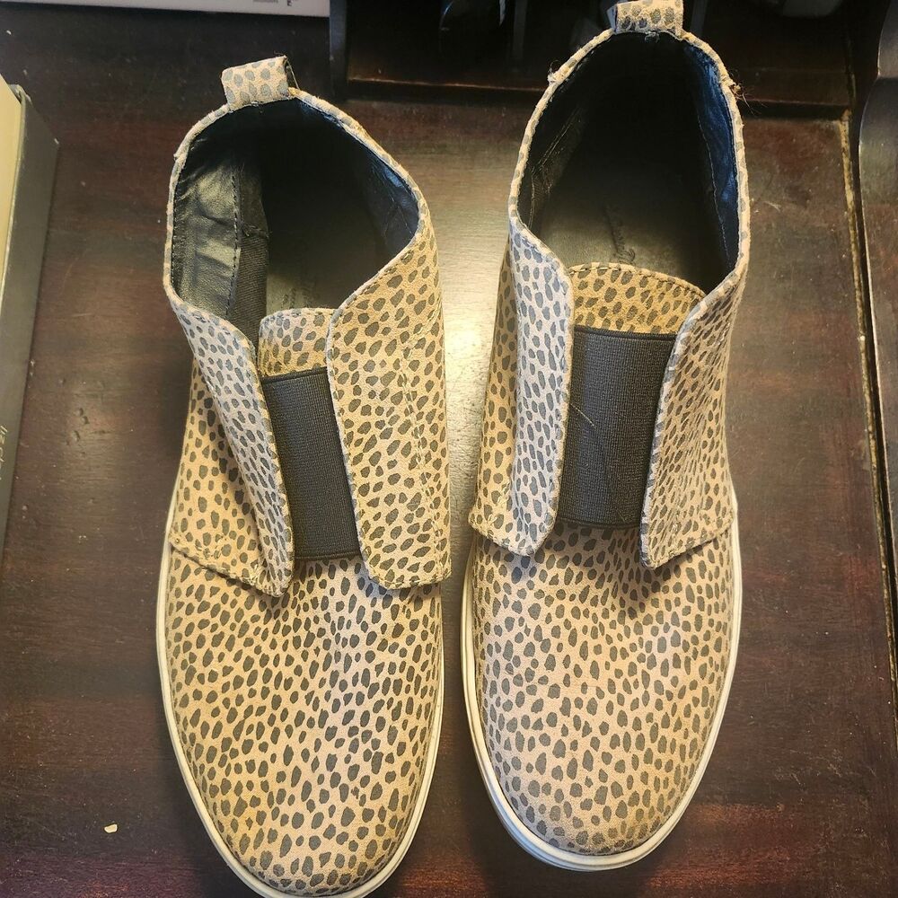 Universal Thread Flats Women's 8 Tan Black Leopard Print Slip On Shoes